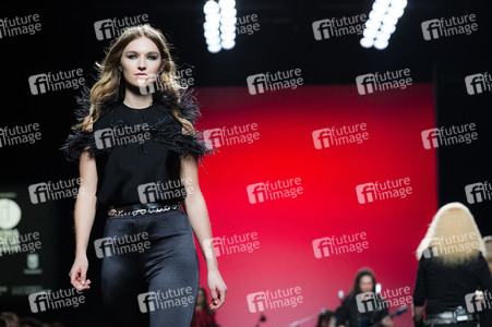 Juana Martin Fashion Show auf der Mercedes-Benz Fashion Week Madrid AW 2017