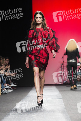 Juana Martin Fashion Show auf der Mercedes-Benz Fashion Week Madrid AW 2017
