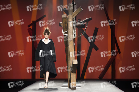 Ulises Mérida Fashion Show auf der Mercedes-Benz Fashion Week Madrid AW 2017