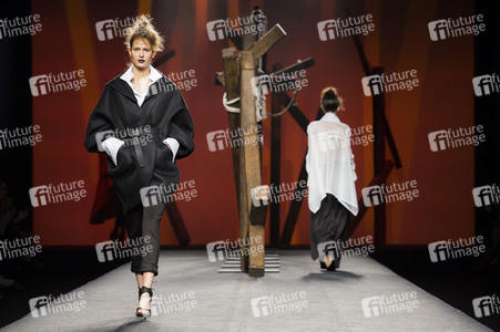 Ulises Mérida Fashion Show auf der Mercedes-Benz Fashion Week Madrid AW 2017