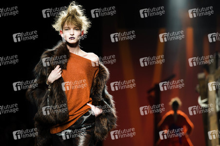 Ulises Mérida Fashion Show auf der Mercedes-Benz Fashion Week Madrid AW 2017