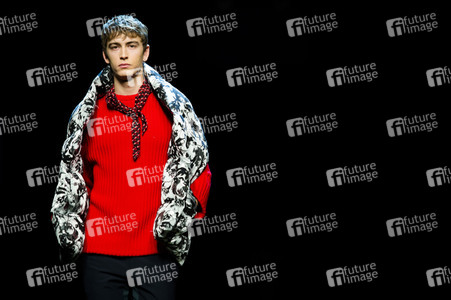 Moisés Nieto Fashion Show auf der Mercedes-Benz Fashion Week Madrid AW 2017