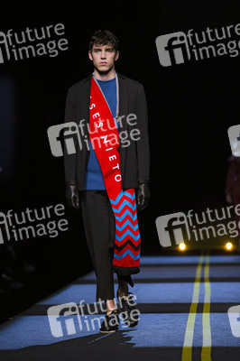 Moisés Nieto Fashion Show auf der Mercedes-Benz Fashion Week Madrid AW 2017