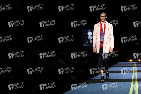 Moisés Nieto Fashion Show auf der Mercedes-Benz Fashion Week Madrid AW 2017