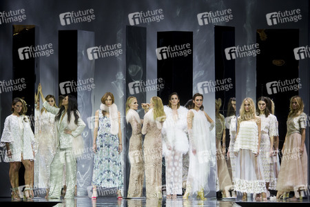Duyos Fashion Show auf der Mercedes-Benz Fashion Week Madrid AW 2017