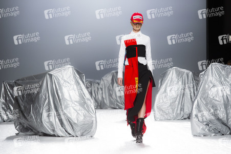 Maria ke Fisherman Fashion Show auf der Mercedes-Benz Fashion Week Madrid AW 2017
