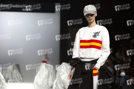 Maria ke Fisherman Fashion Show auf der Mercedes-Benz Fashion Week Madrid AW 2017
