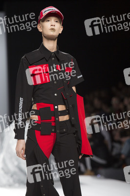 Maria ke Fisherman Fashion Show auf der Mercedes-Benz Fashion Week Madrid AW 2017