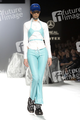 Maria ke Fisherman Fashion Show auf der Mercedes-Benz Fashion Week Madrid AW 2017