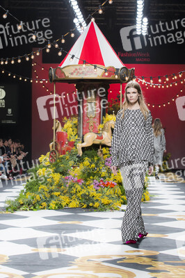 Jorge Vázquez Fashion Show auf der Mercedes-Benz Fashion Week Madrid AW 2017