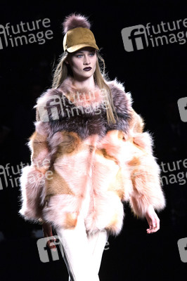 Jesús Lorenzo  Fashion Show auf der Mercedes-Benz Fashion Week Madrid AW 2017