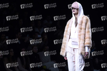 Jesús Lorenzo  Fashion Show auf der Mercedes-Benz Fashion Week Madrid AW 2017