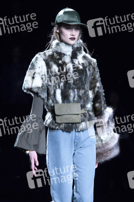 Jesús Lorenzo  Fashion Show auf der Mercedes-Benz Fashion Week Madrid AW 2017