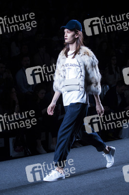 Jesús Lorenzo  Fashion Show auf der Mercedes-Benz Fashion Week Madrid AW 2017