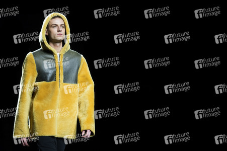 Jesús Lorenzo  Fashion Show auf der Mercedes-Benz Fashion Week Madrid AW 2017