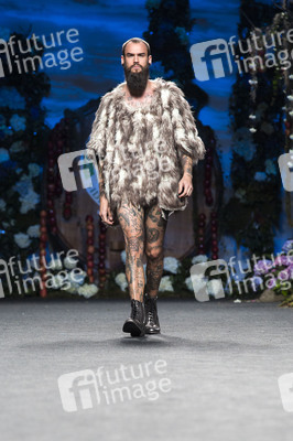 Francis Montesinos Fashion Show auf der Mercedes-Benz Fashion Week Madrid AW 2017