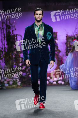 Francis Montesinos Fashion Show auf der Mercedes-Benz Fashion Week Madrid AW 2017