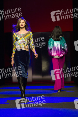 Esther Noriega Fashion Show auf der Mercedes-Benz Fashion Week Madrid AW 2017