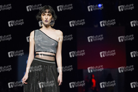 Esther Noriega Fashion Show auf der Mercedes-Benz Fashion Week Madrid AW 2017