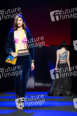 Esther Noriega Fashion Show auf der Mercedes-Benz Fashion Week Madrid AW 2017