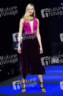 Esther Noriega Fashion Show auf der Mercedes-Benz Fashion Week Madrid AW 2017