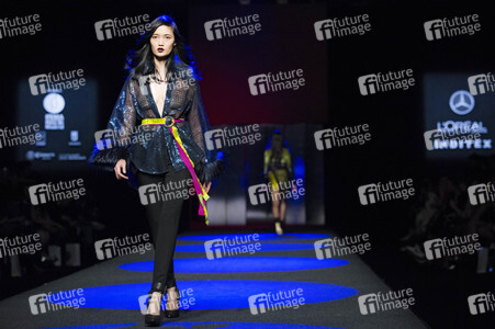 Esther Noriega Fashion Show auf der Mercedes-Benz Fashion Week Madrid AW 2017
