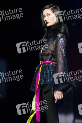 Esther Noriega Fashion Show auf der Mercedes-Benz Fashion Week Madrid AW 2017