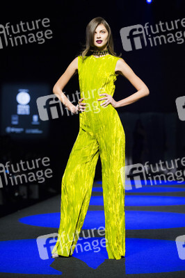Esther Noriega Fashion Show auf der Mercedes-Benz Fashion Week Madrid AW 2017