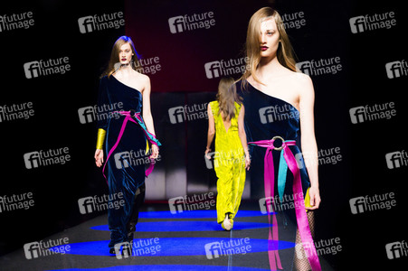 Esther Noriega Fashion Show auf der Mercedes-Benz Fashion Week Madrid AW 2017
