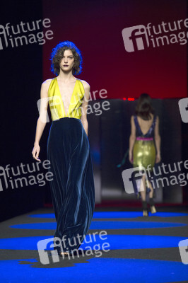 Esther Noriega Fashion Show auf der Mercedes-Benz Fashion Week Madrid AW 2017
