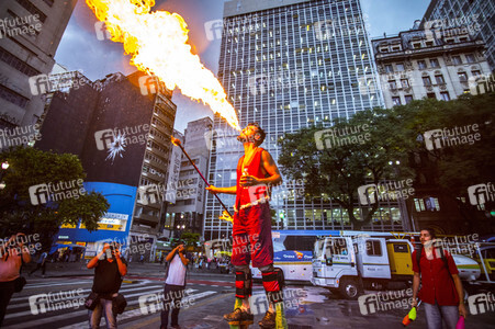 Feuerspucker beim Karneval in Sao Paulo