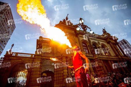 Feuerspucker beim Karneval in Sao Paulo