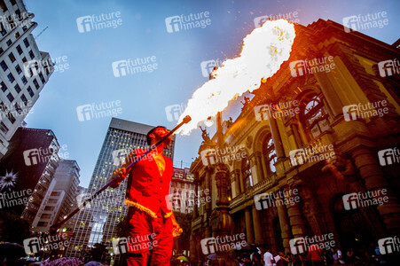 Feuerspucker beim Karneval in Sao Paulo