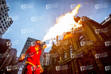 Feuerspucker beim Karneval in Sao Paulo