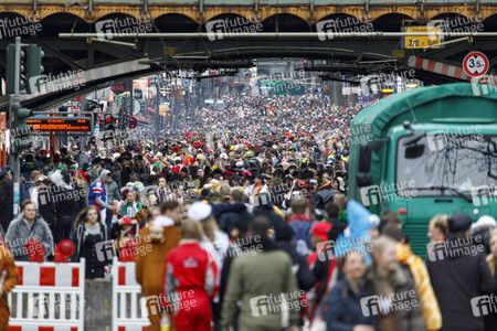 Weiberfastnacht in Köln
