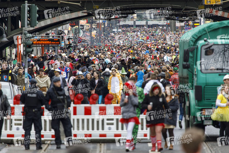 Weiberfastnacht in Köln