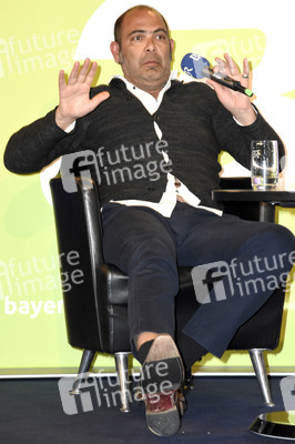 Hannes Ringlstetter auf der f.re.e Reise- und Freizeitmesse in München