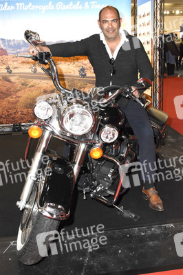 Hannes Ringlstetter auf der f.re.e Reise- und Freizeitmesse in München