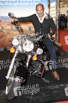 Hannes Ringlstetter auf der f.re.e Reise- und Freizeitmesse in München