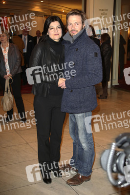 Theaterpremiere 'Alles muss glänzen - The Homemaker' in Berlin