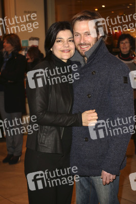 Theaterpremiere 'Alles muss glänzen - The Homemaker' in Berlin