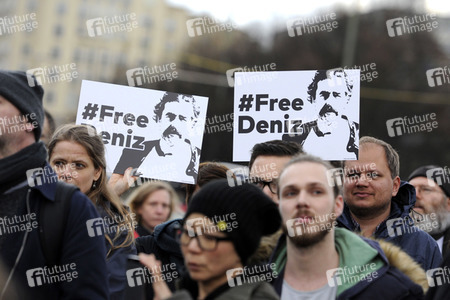 Demonstration für die Freilassung von Deniz Yücel in Berlin