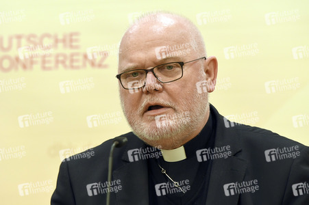 Pressekonferenz zur Deutschen Bischofskonferenz in Bensberg