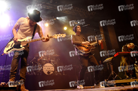 Konzert von Walking on Cars in Hannover