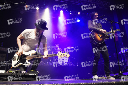 Konzert von Walking on Cars in Hannover
