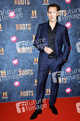 Preview der Serie 'Roots' in München