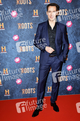 Preview der Serie 'Roots' in München
