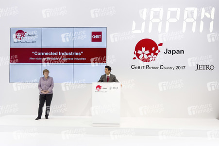 CeBIT Rundgang der Bundeskanzlerin Merkel in Hannover