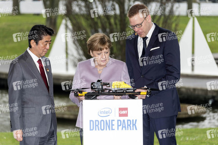 CeBIT Rundgang der Bundeskanzlerin Merkel in Hannover
