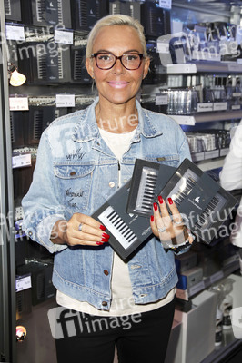Natascha Ochsenknecht auf der Beauty Messe in Düsseldorf